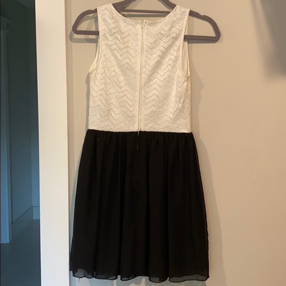 Dress - Picture 3 of 3